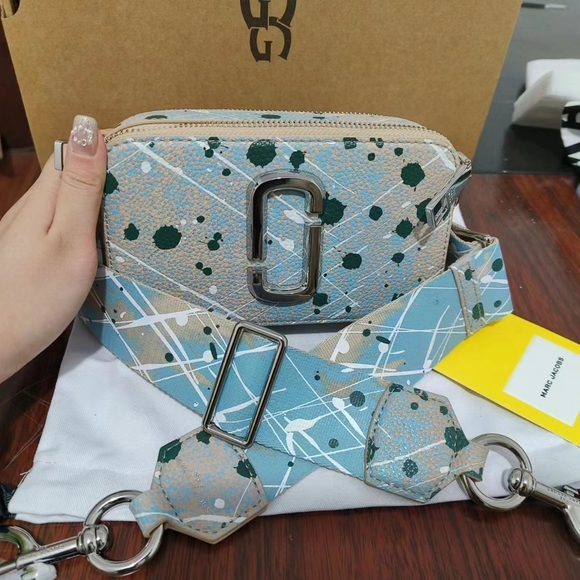 Marc Jacobs Handbags - Marc Jacobs The Snapshot Creature Camera Bag